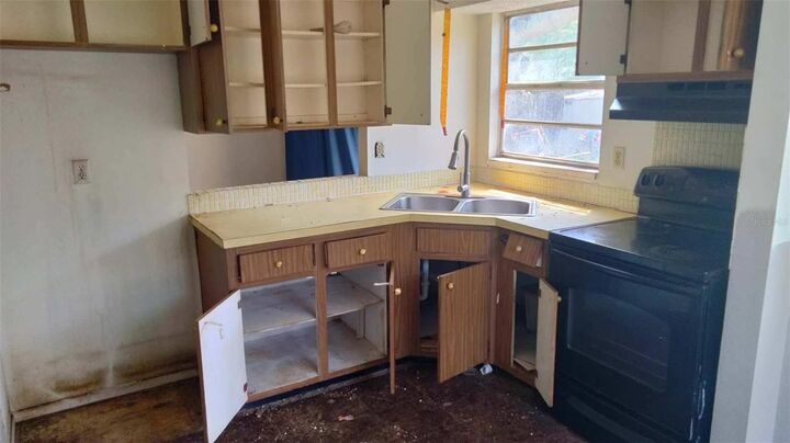 Property Photo:  5312 Birch Avenue  FL 34233 