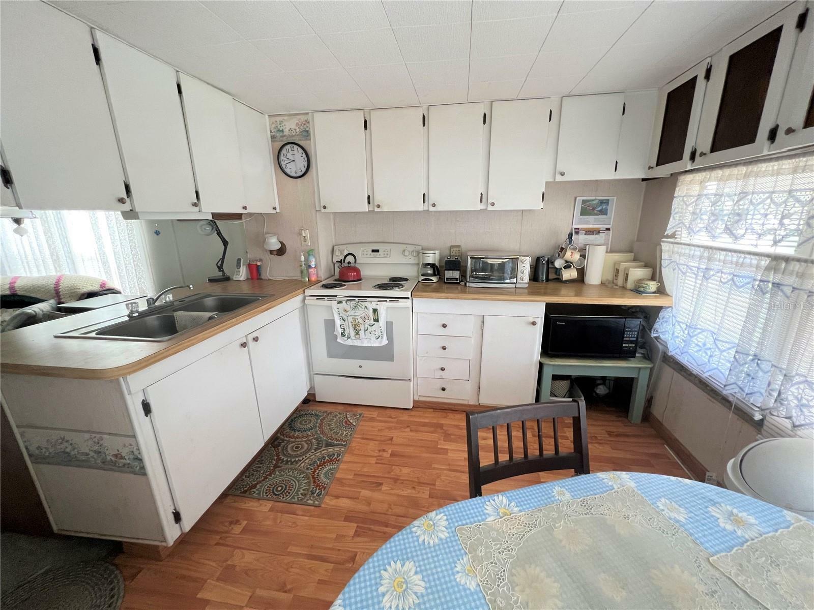 Property Photo: 5703 Sunshine Park Drive FL 34652