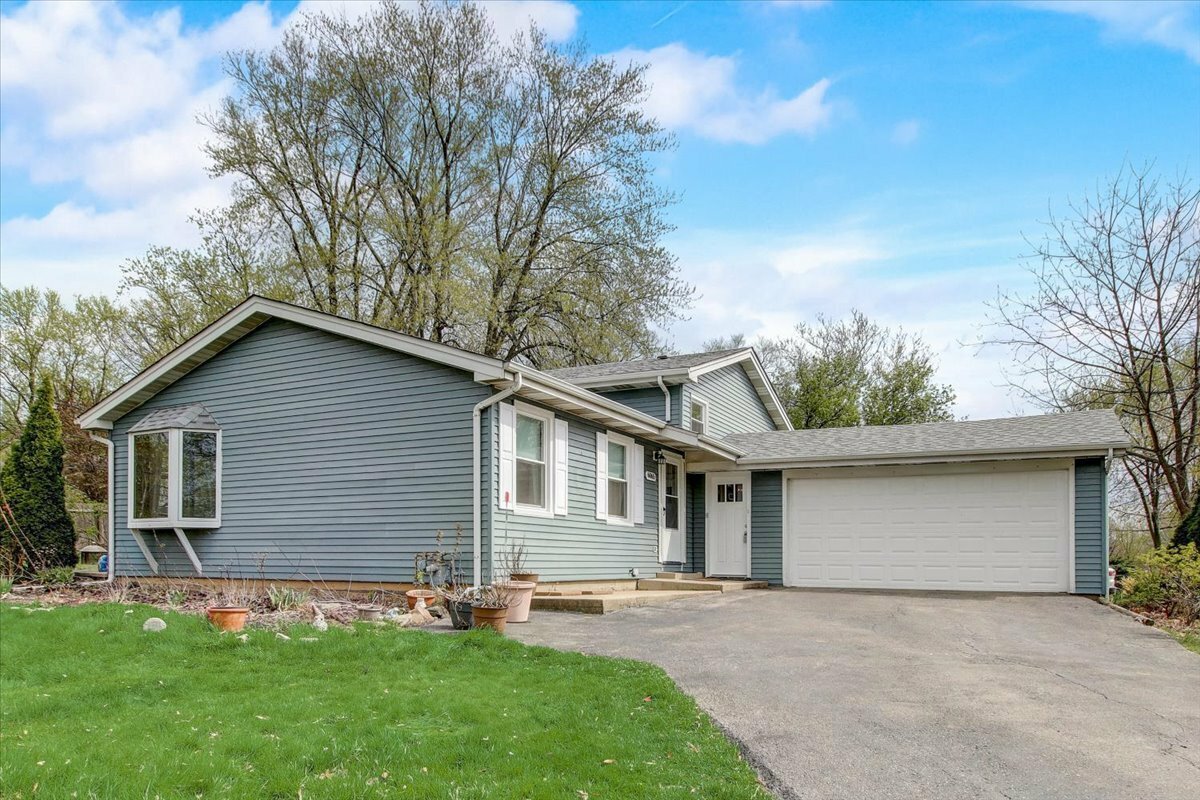 Property Photo:  6065 Chase Avenue  IL 60516 