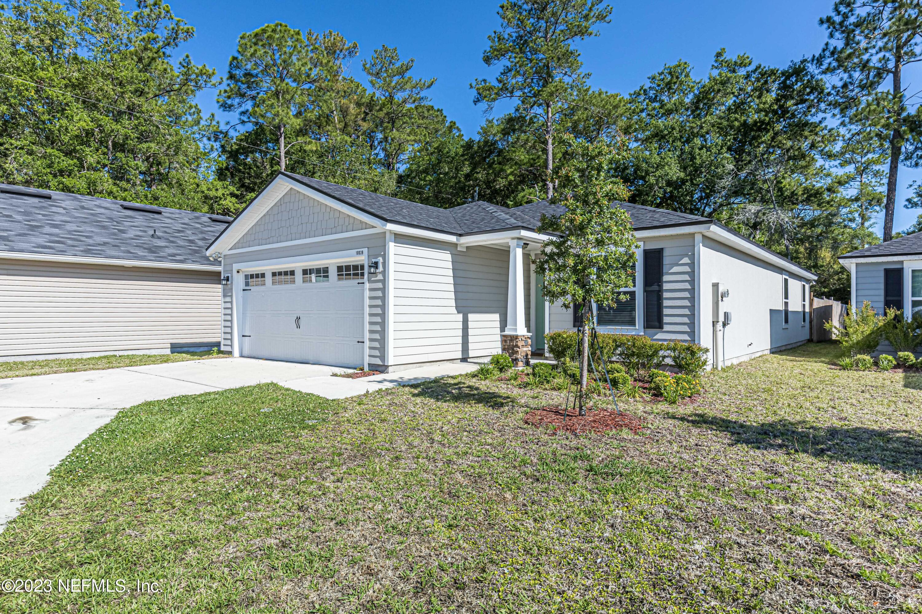 Property Photo: 10039 Redfish Marsh Circle FL 32219