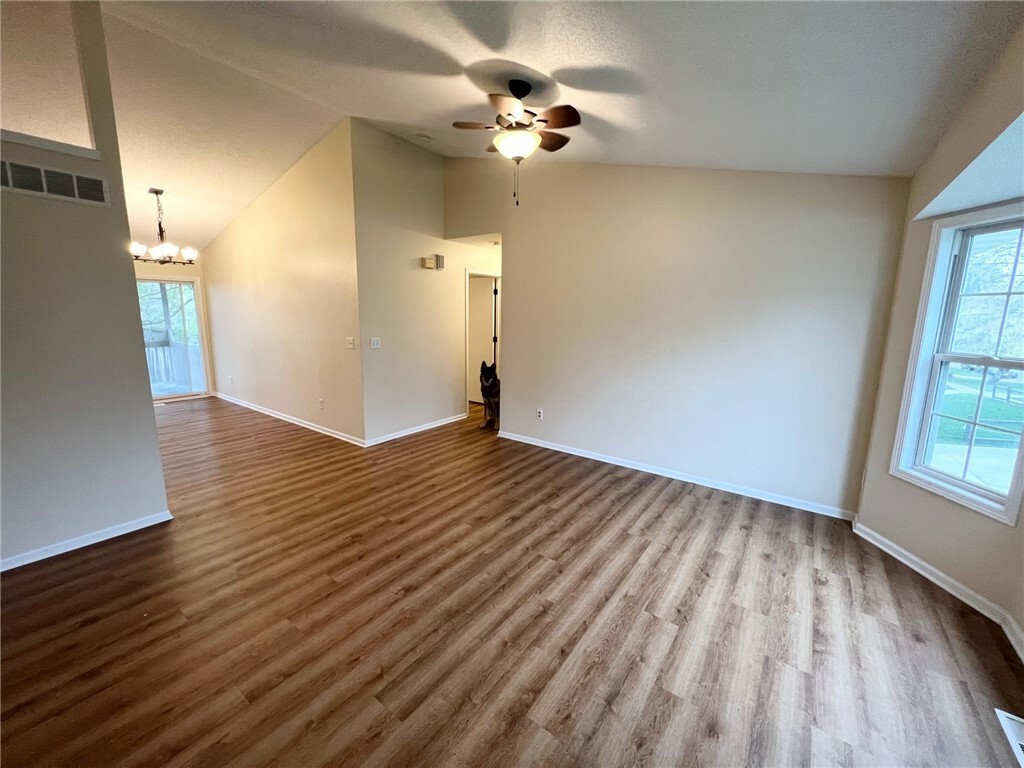Property Photo: 2700 SE 8th Street IA 50315