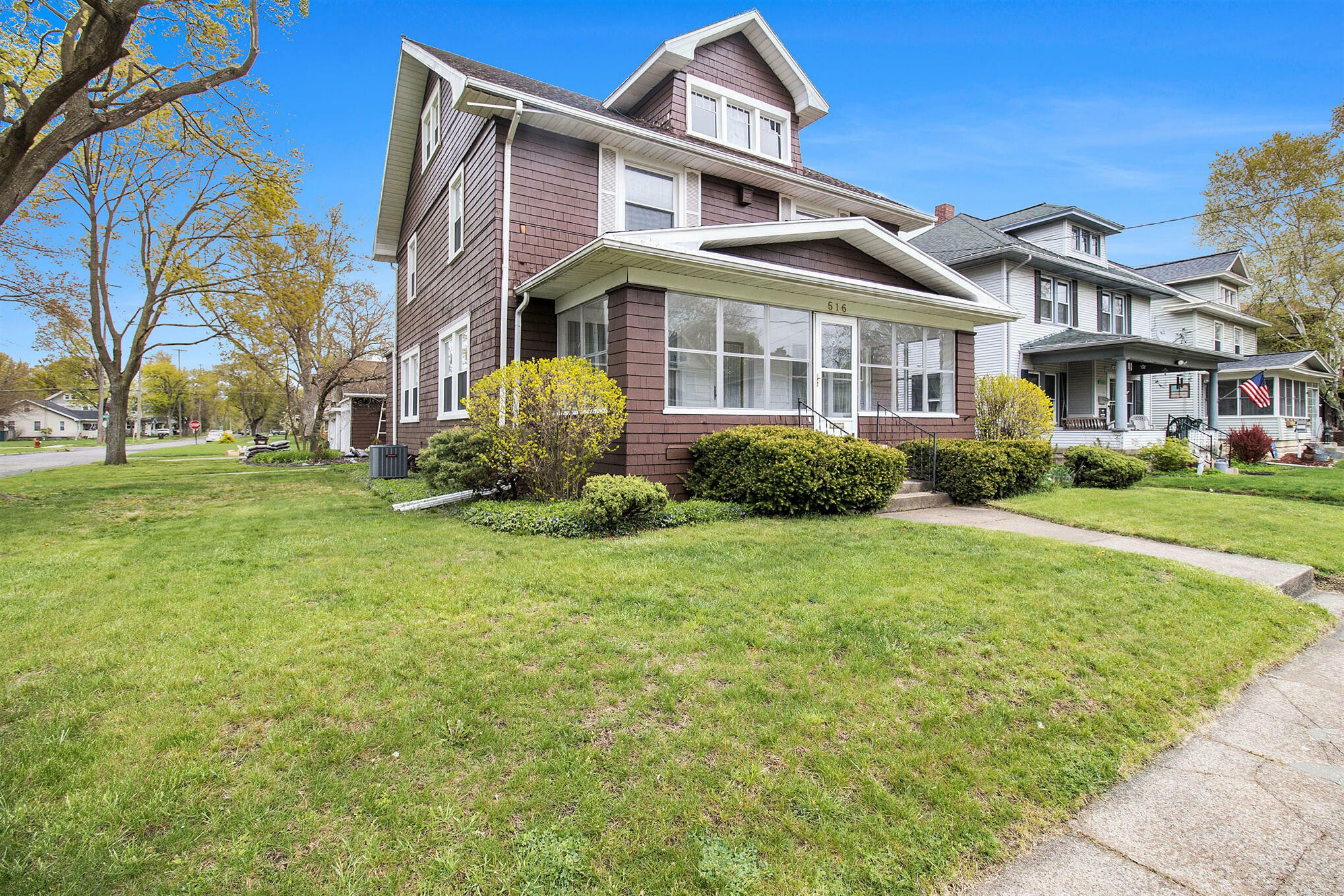 Property Photo:  516 Harwood Street  MI 49203 