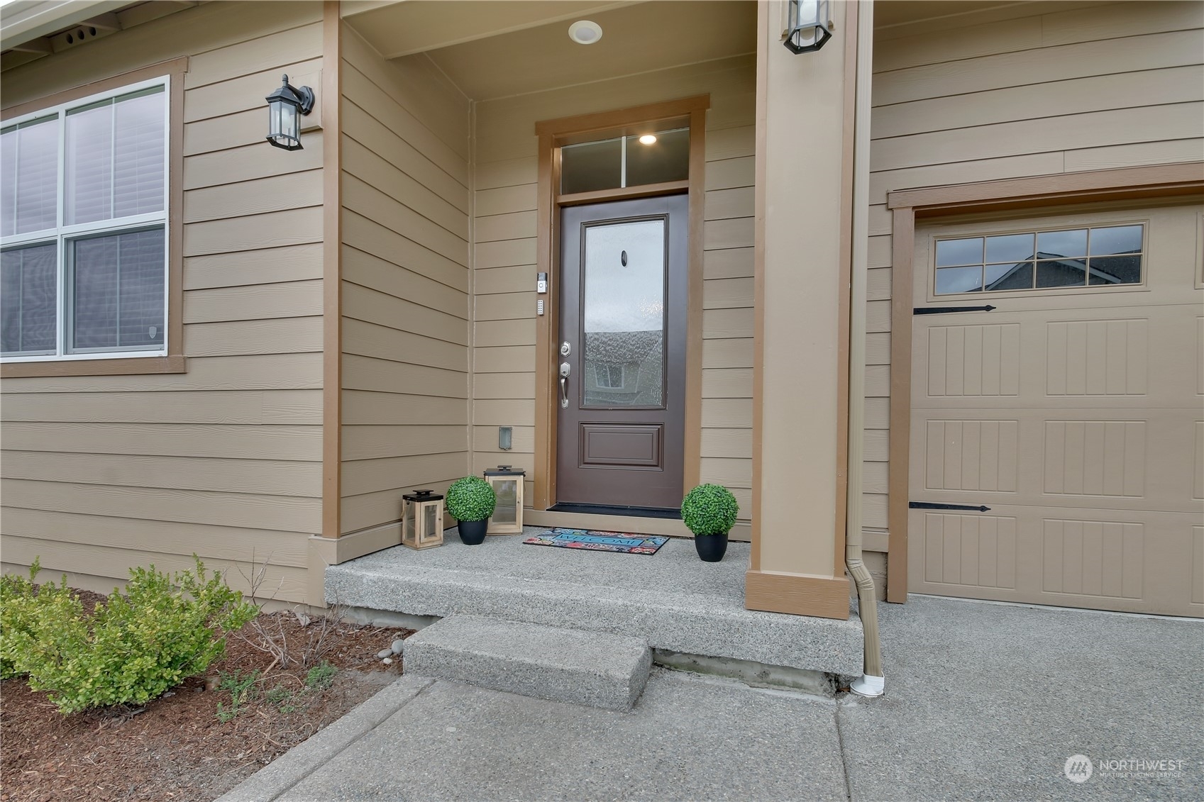 Property Photo:  425 Becky Avenue E  WA 98022 