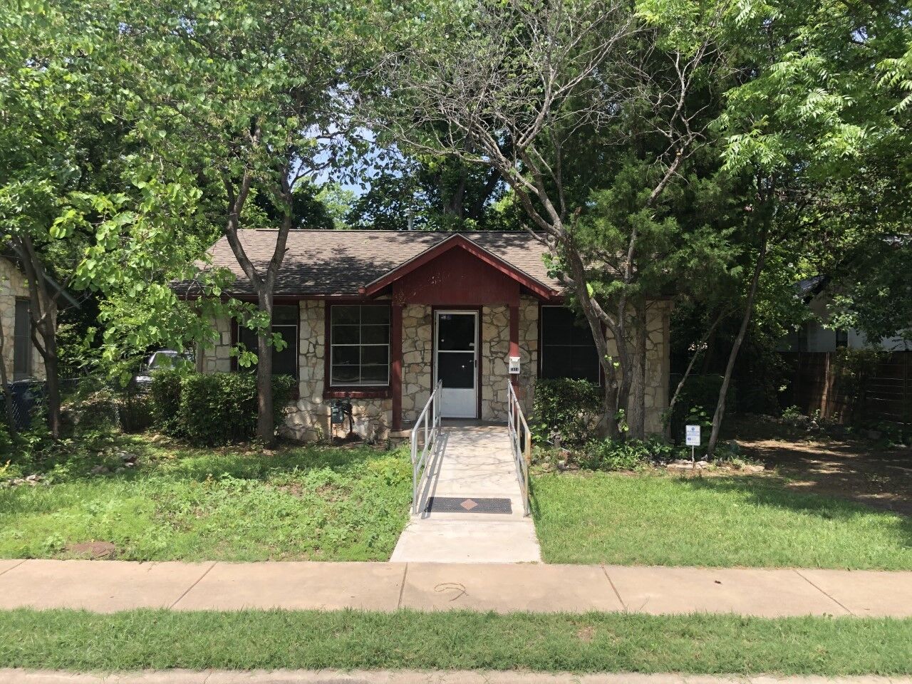 Property Photo:  1614 Holly Street  TX 78702 