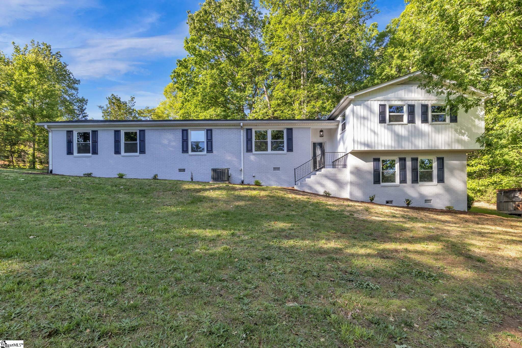 Property Photo: 100 Bella Vista Drive SC 29640