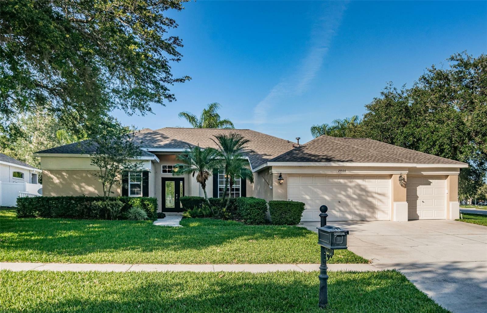 Property Photo: 2806 Clover Dew Court FL 33596