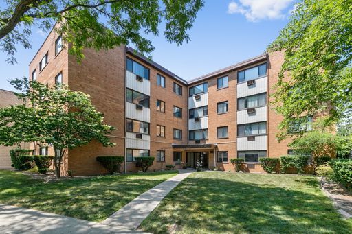 Property Photo: 6826 N Ridge Boulevard 305 IL 60645