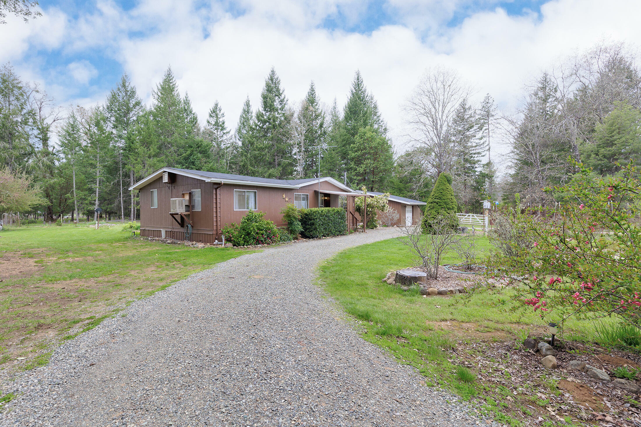 Property Photo: 155 Maureen Drive OR 97523