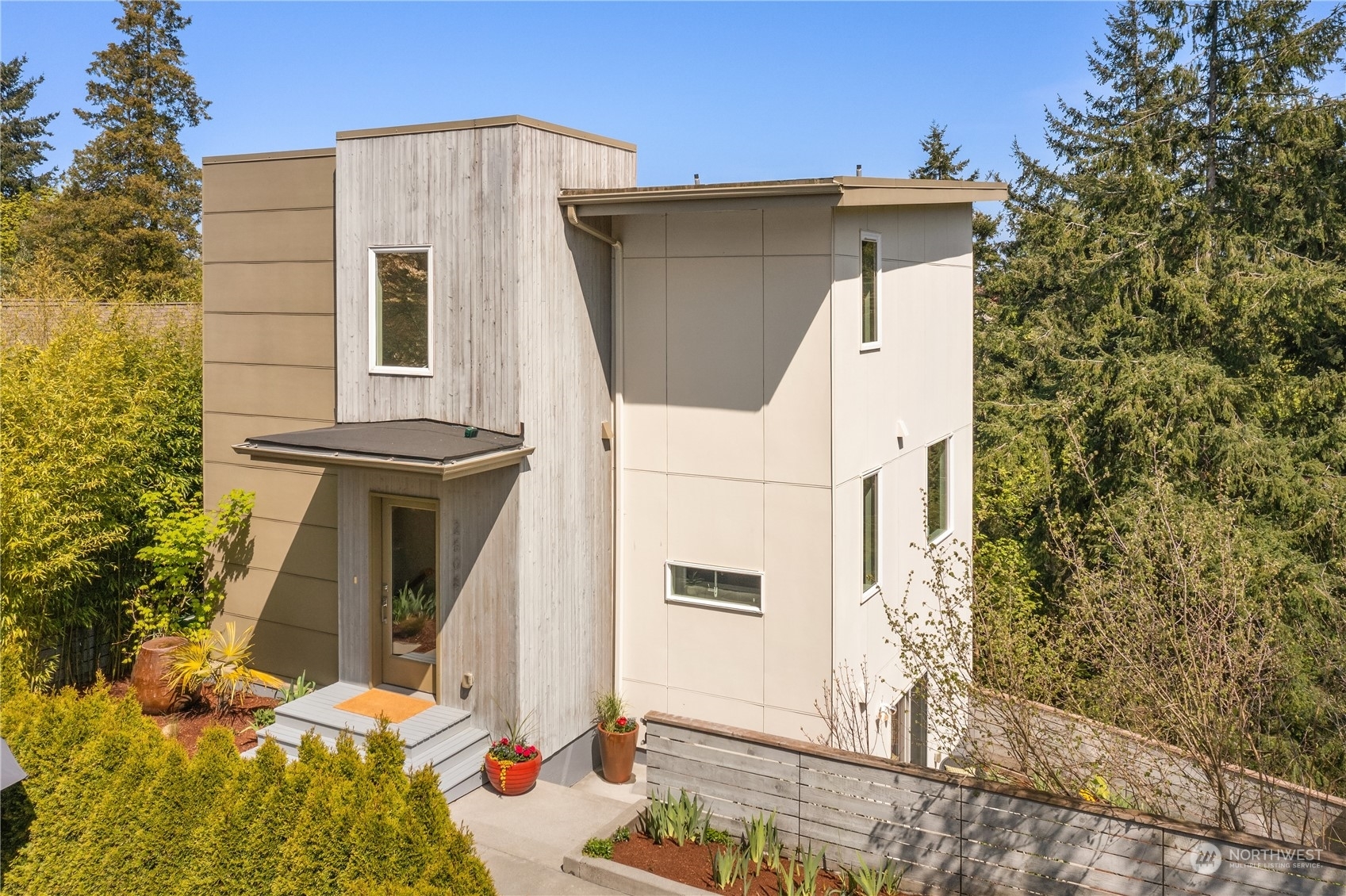 Property Photo:  2508 Walnut Avenue SW  WA 98116 