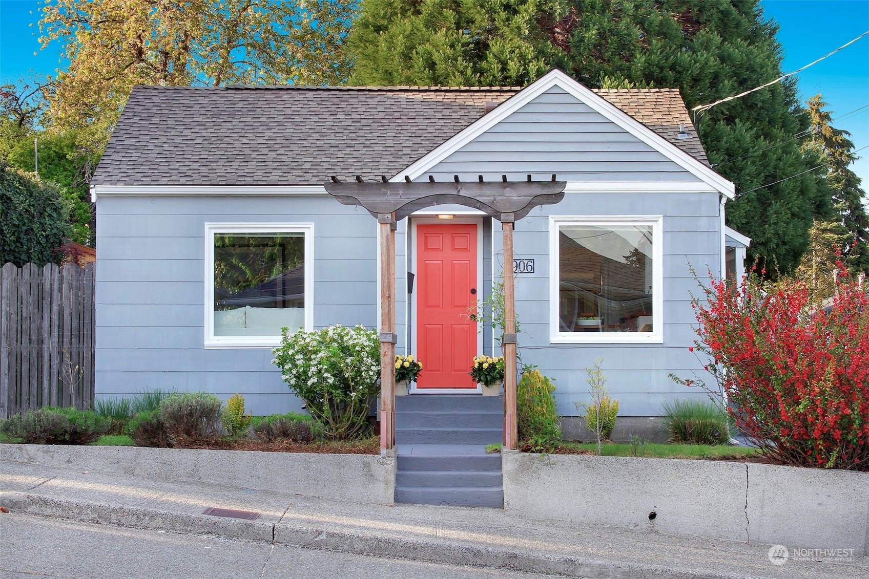 Property Photo: 906 N 88th Street WA 98103