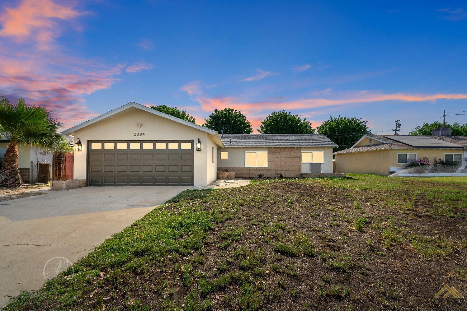 Property Photo: 2304 Sandpiper Road CA 93309