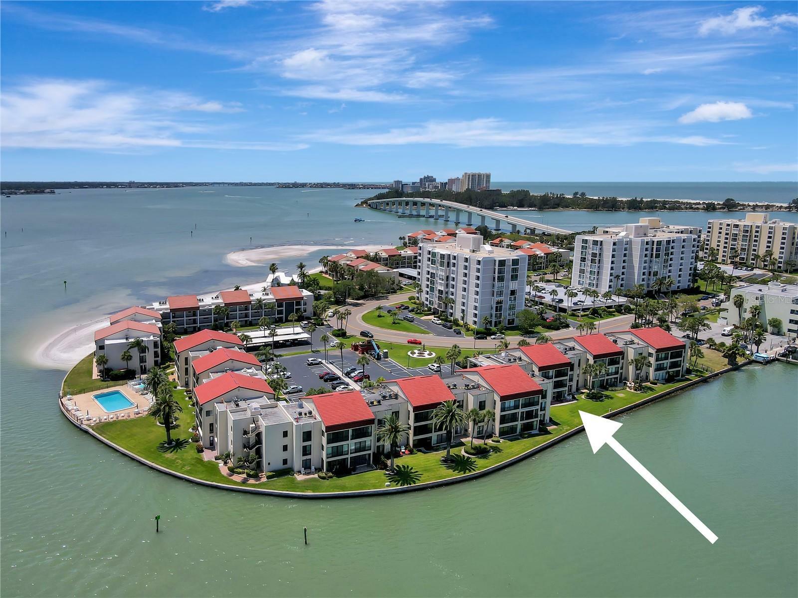 Property Photo:  868 Bayway Boulevard 105  FL 33767 