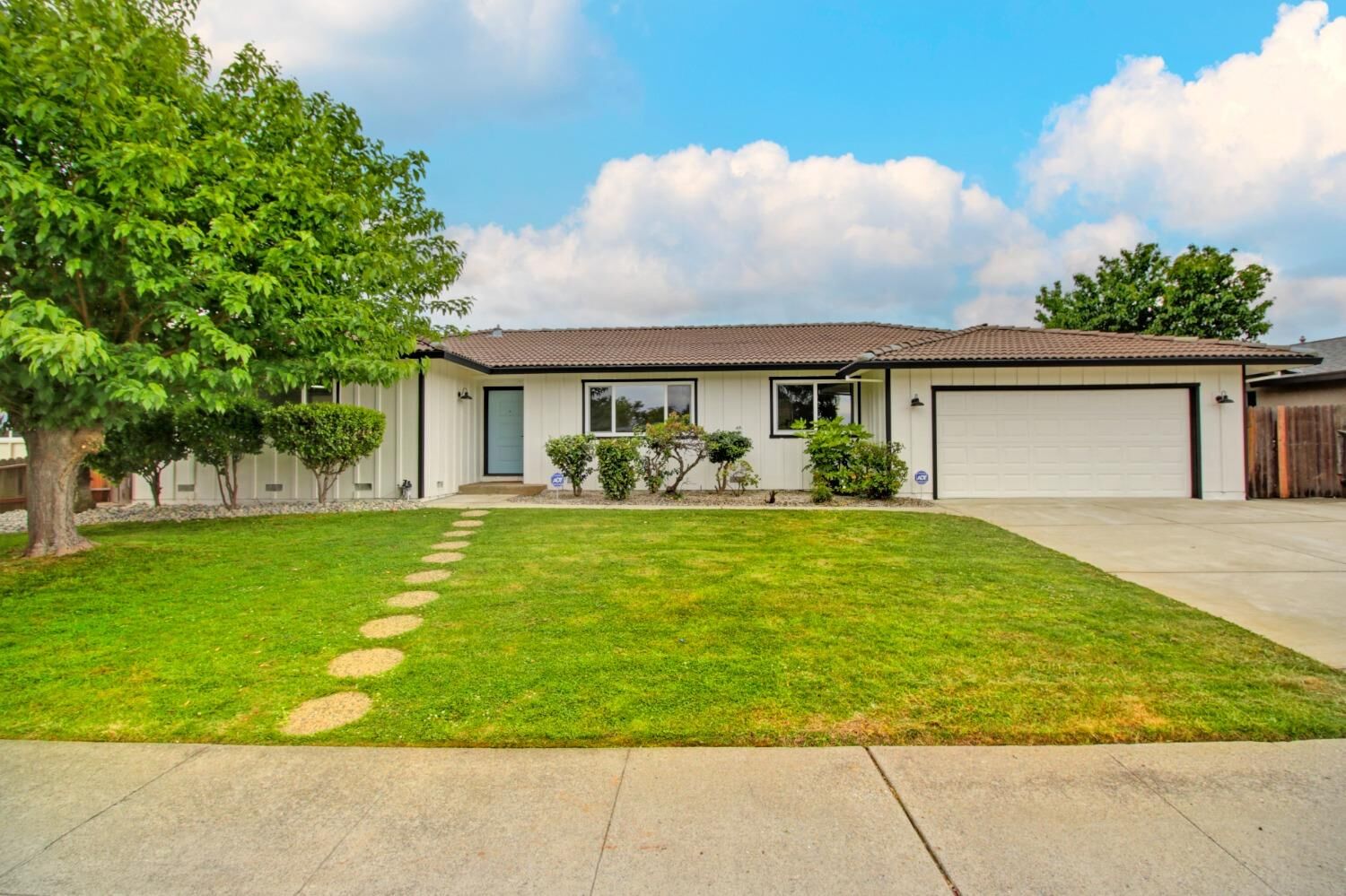 Property Photo: 1196 58th Avenue CA 95831