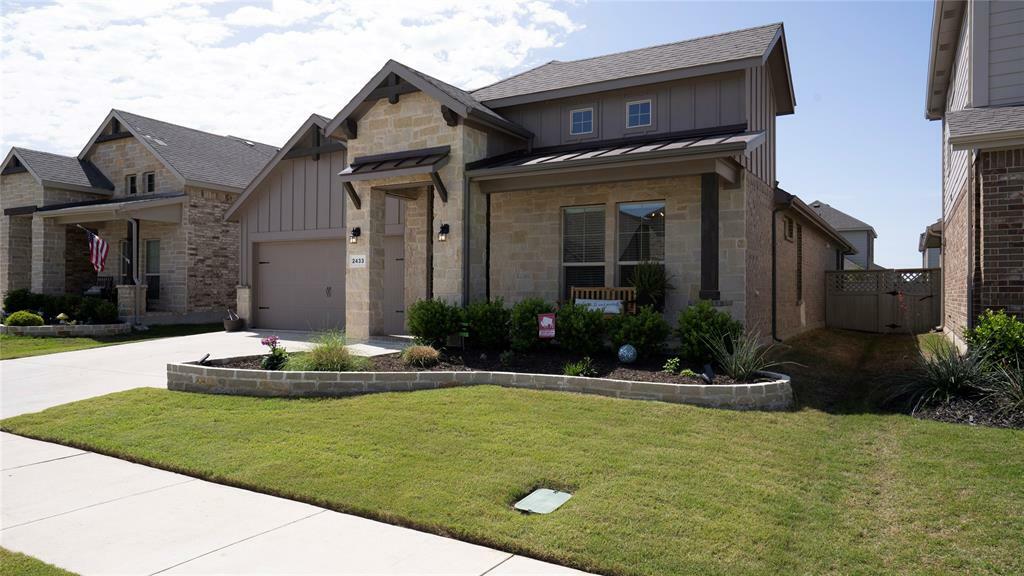 Property Photo: 2433 Mockingbird Court TX 76247