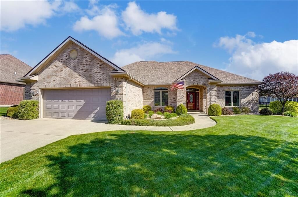Property Photo: 1215 Hazeldean Court OH 45373