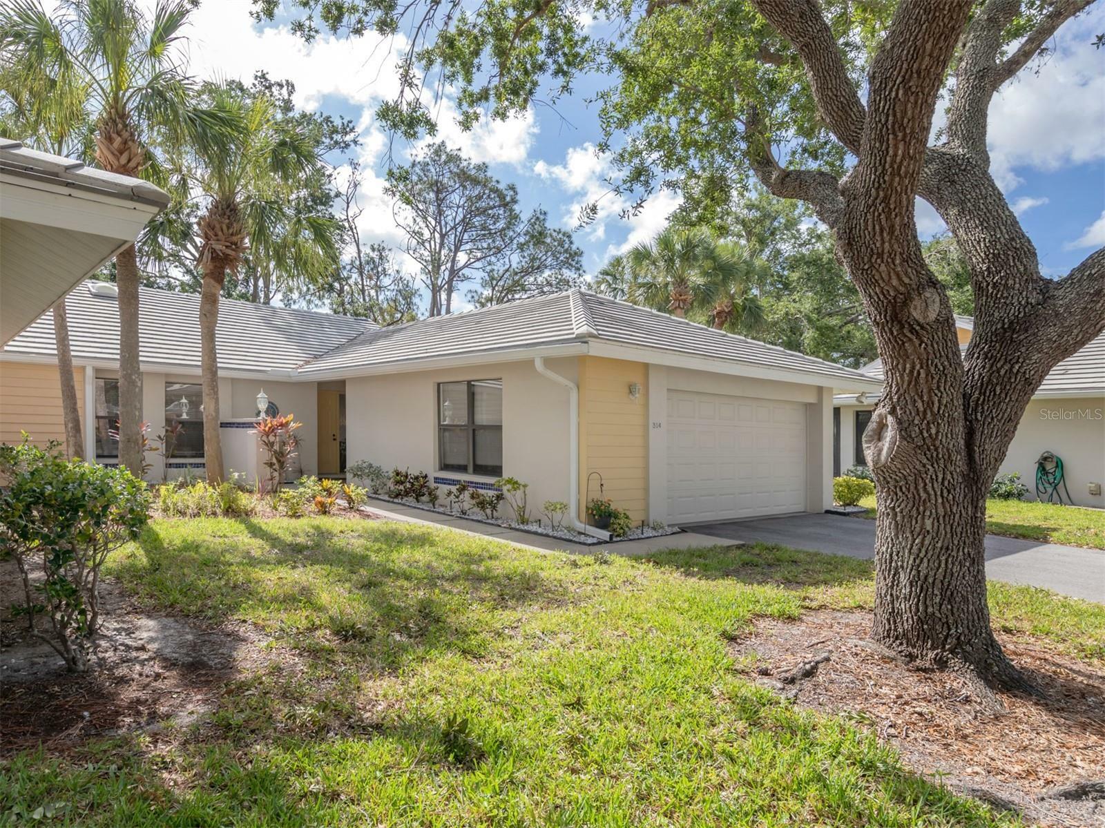 Property Photo:  314 Pembroke Lane 189  FL 34293 