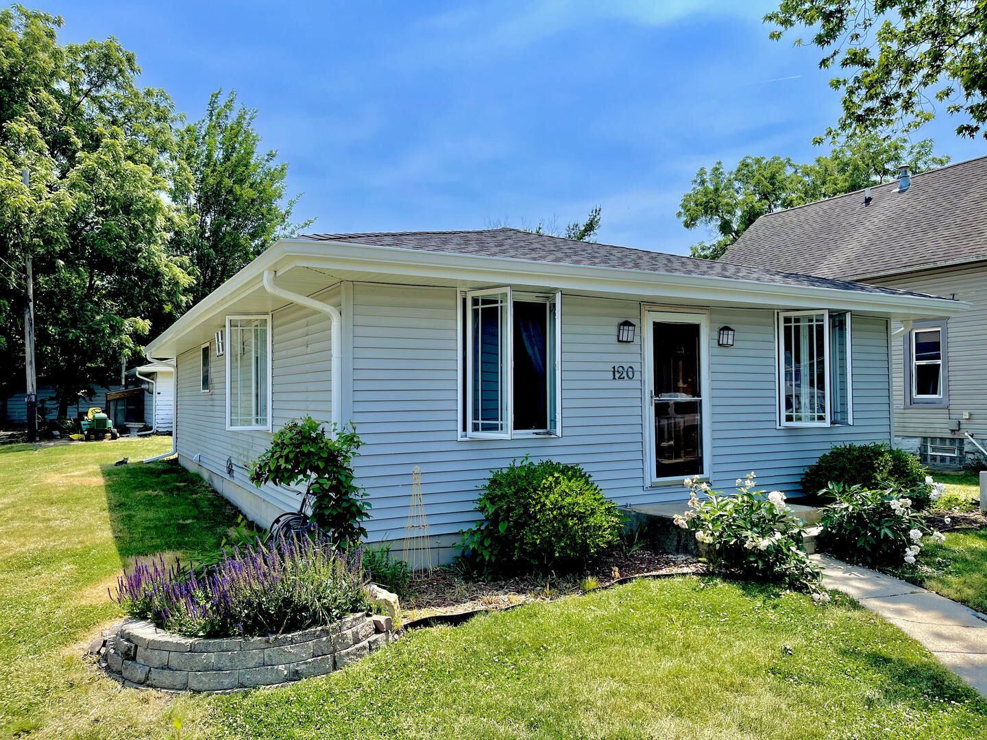 Property Photo: 120 S Park Street IL 60442