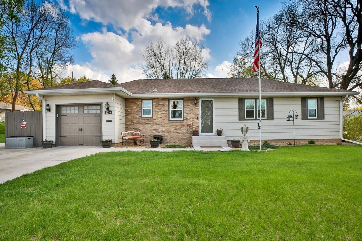 Property Photo:  1219 8th Street SW  MN 55021 