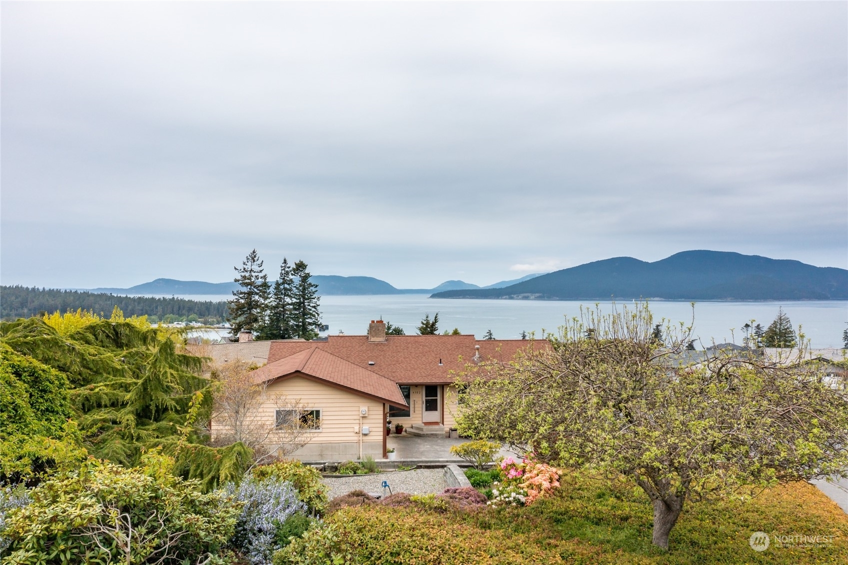 Property Photo:  4302 Glasgow Way  WA 98221 