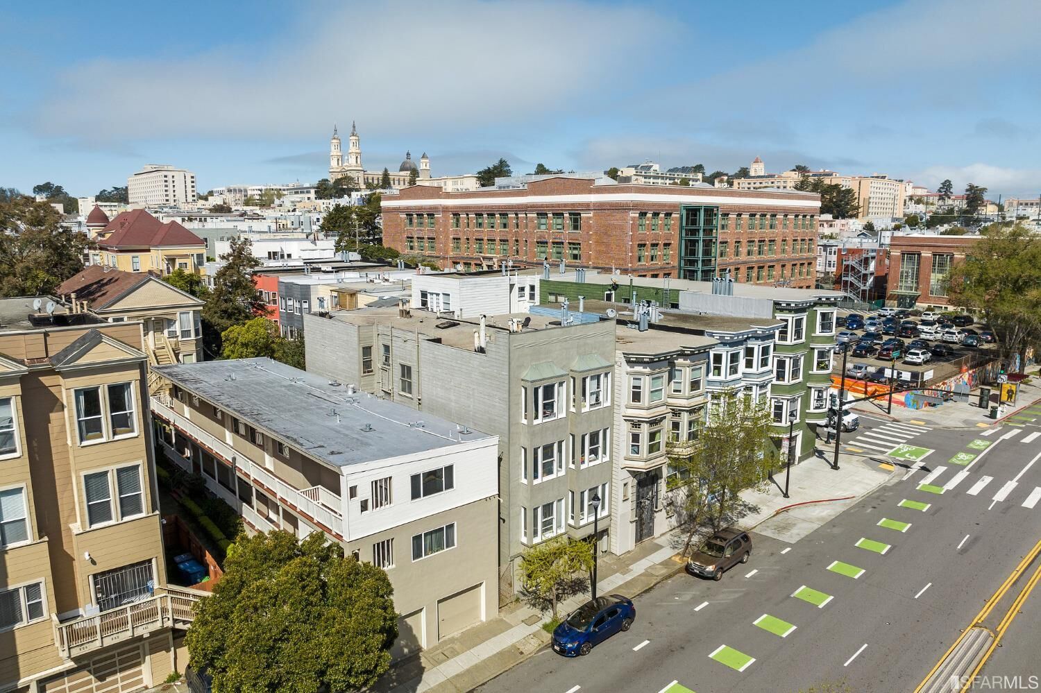 Property Photo:  825 Masonic Avenue  CA 94117 