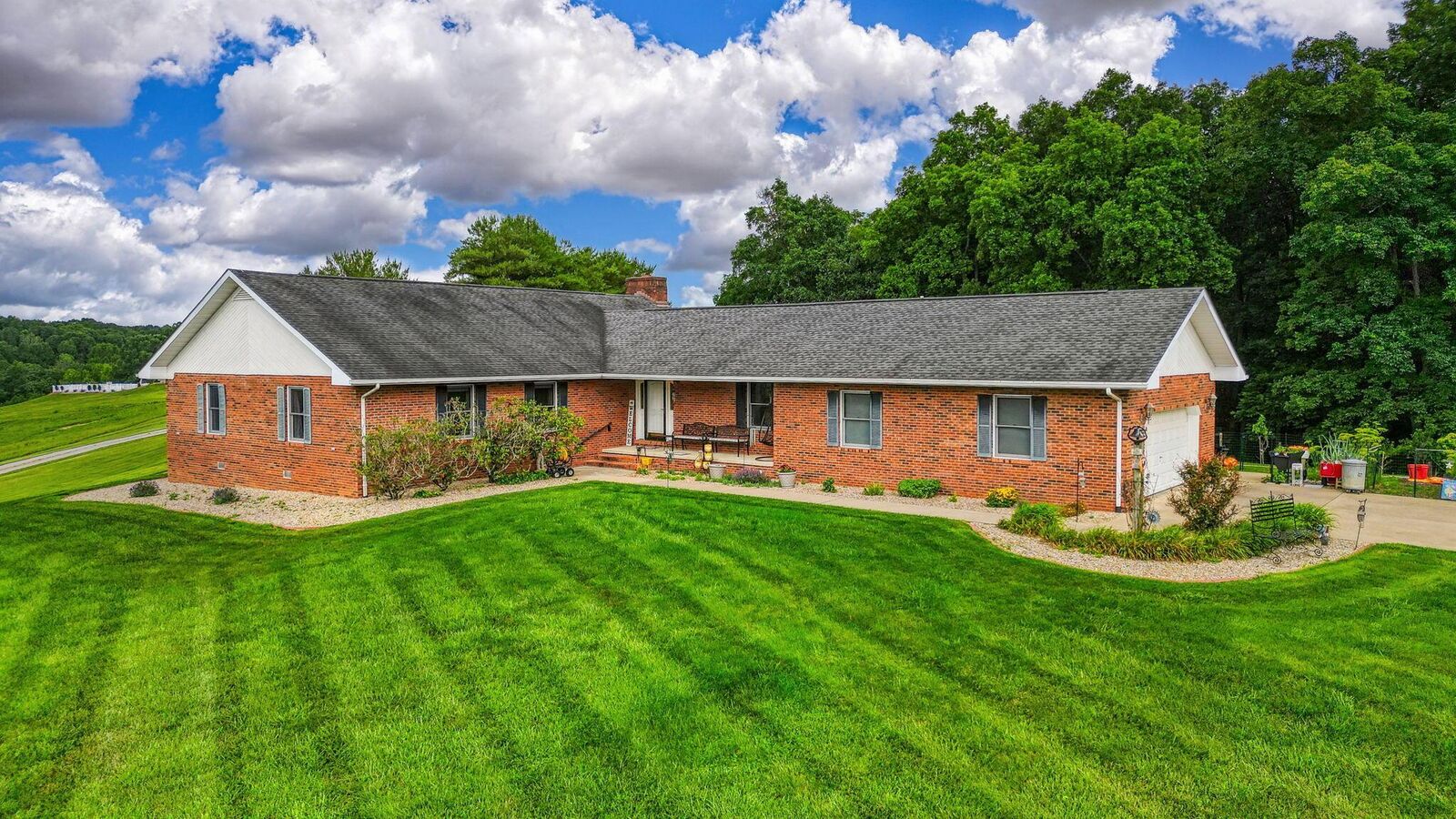 Property Photo:  14 Robin Hill Lane  OH 45640 