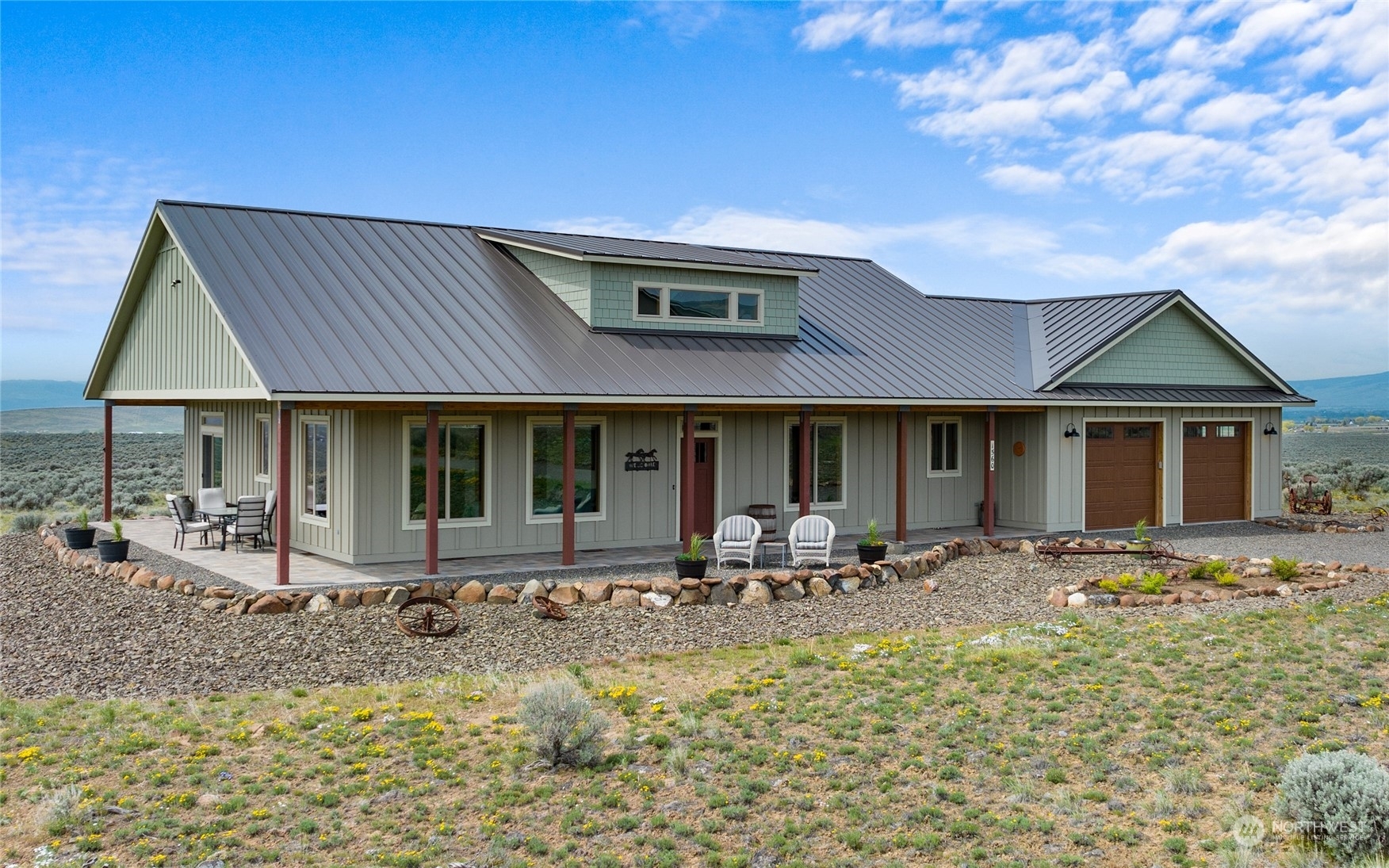 Property Photo:  1560 Sage Hills Drive  WA 98926 