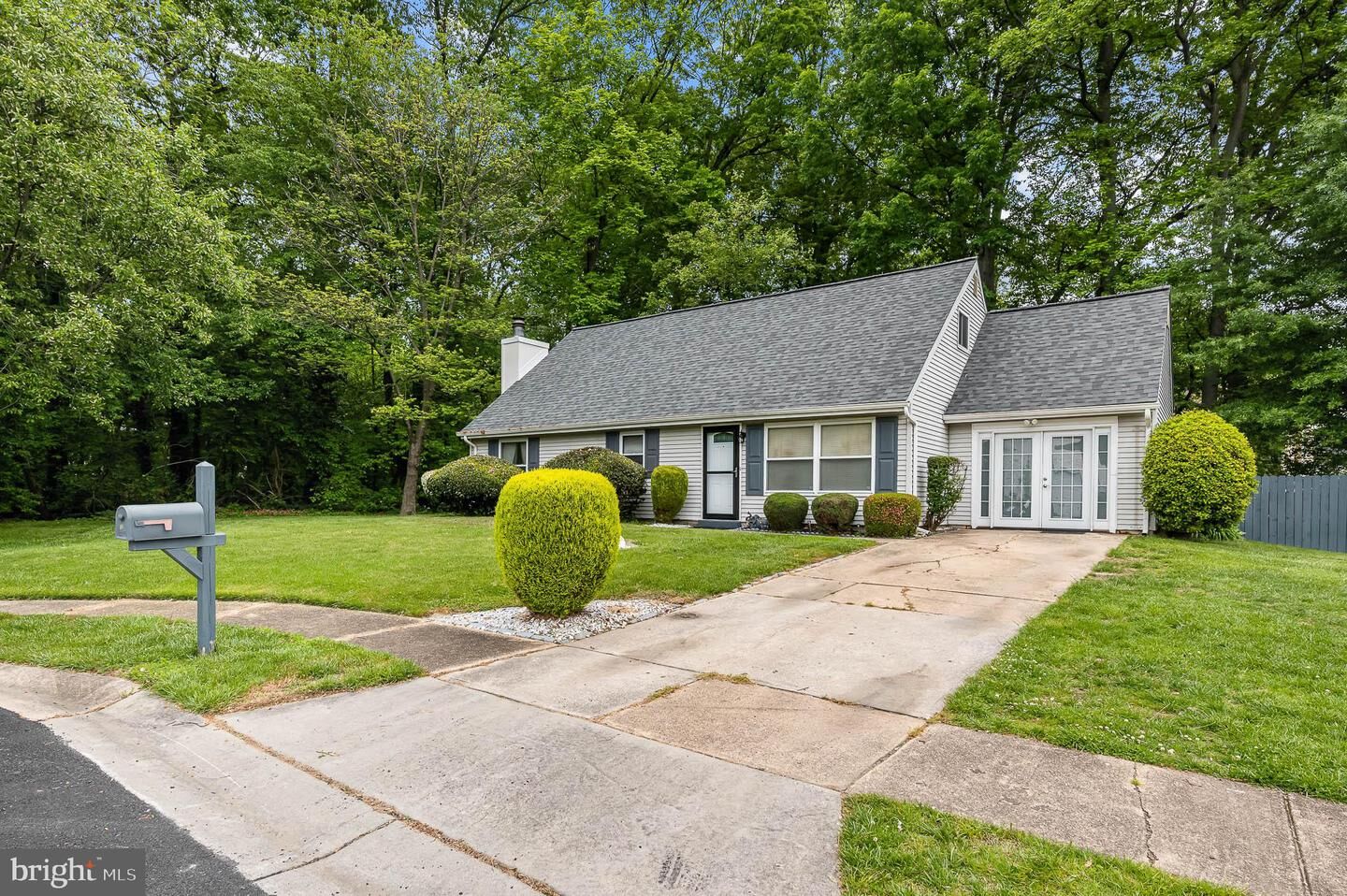 Property Photo:  12 Ridley Court  DE 19720 