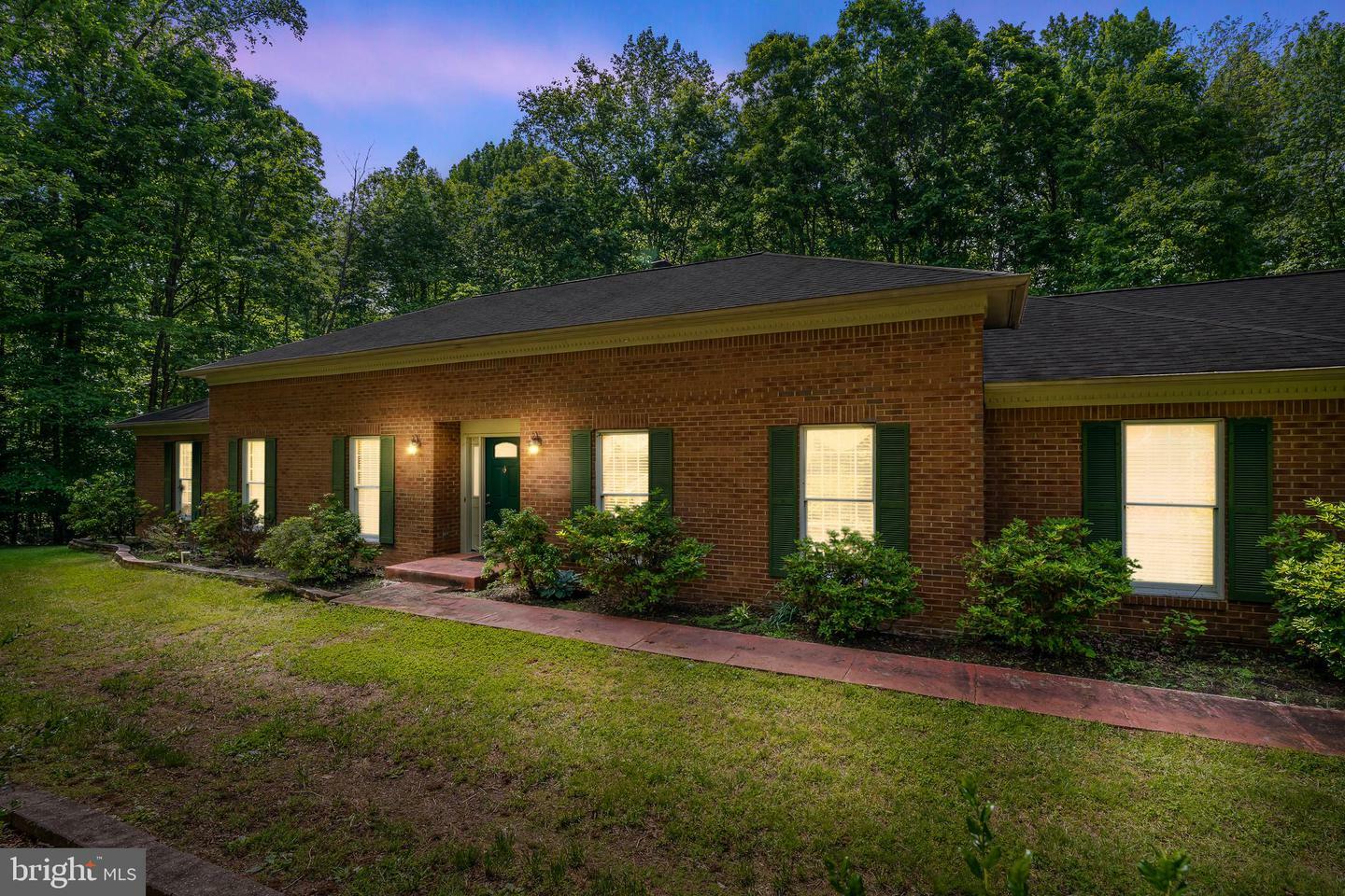 Property Photo: 8102 Waterford Drive VA 22551