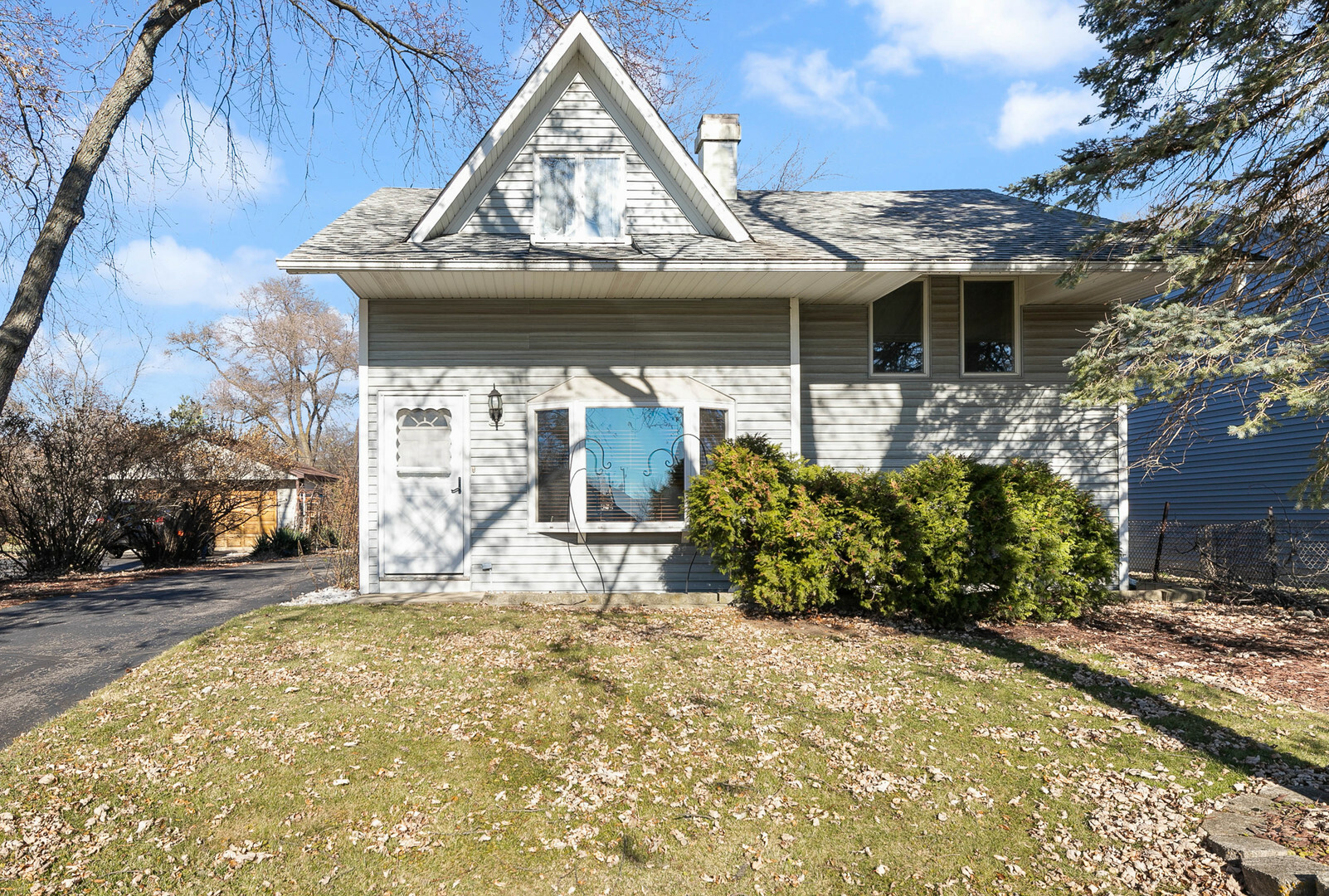 Property Photo:  27W060 Evelyn Avenue  IL 60190 