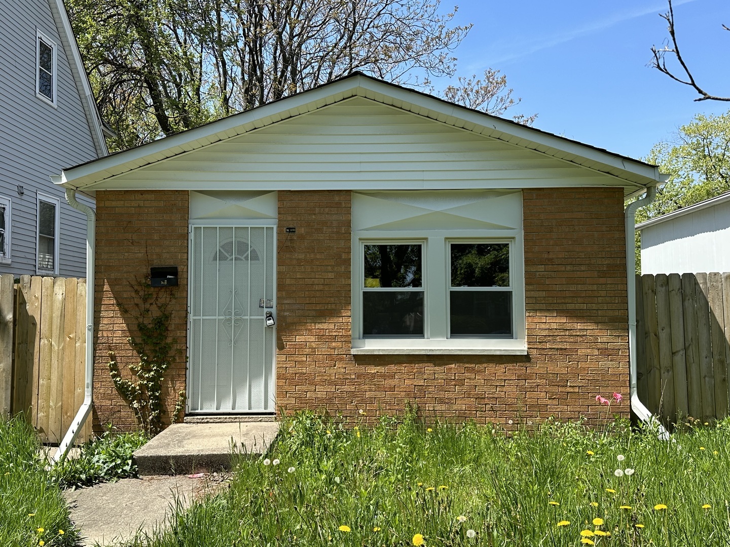 Property Photo:  8204 S East End Avenue  IL 60617 