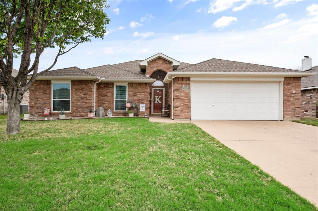 Property Photo: 4611 Fox Meadows Lane TX 76063