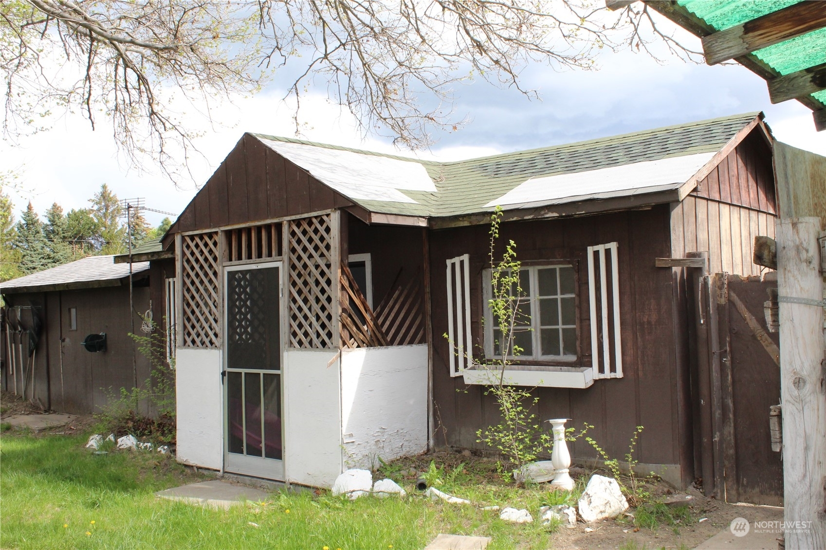 Property Photo:  2104 Judge Ronald Road  WA 98926 