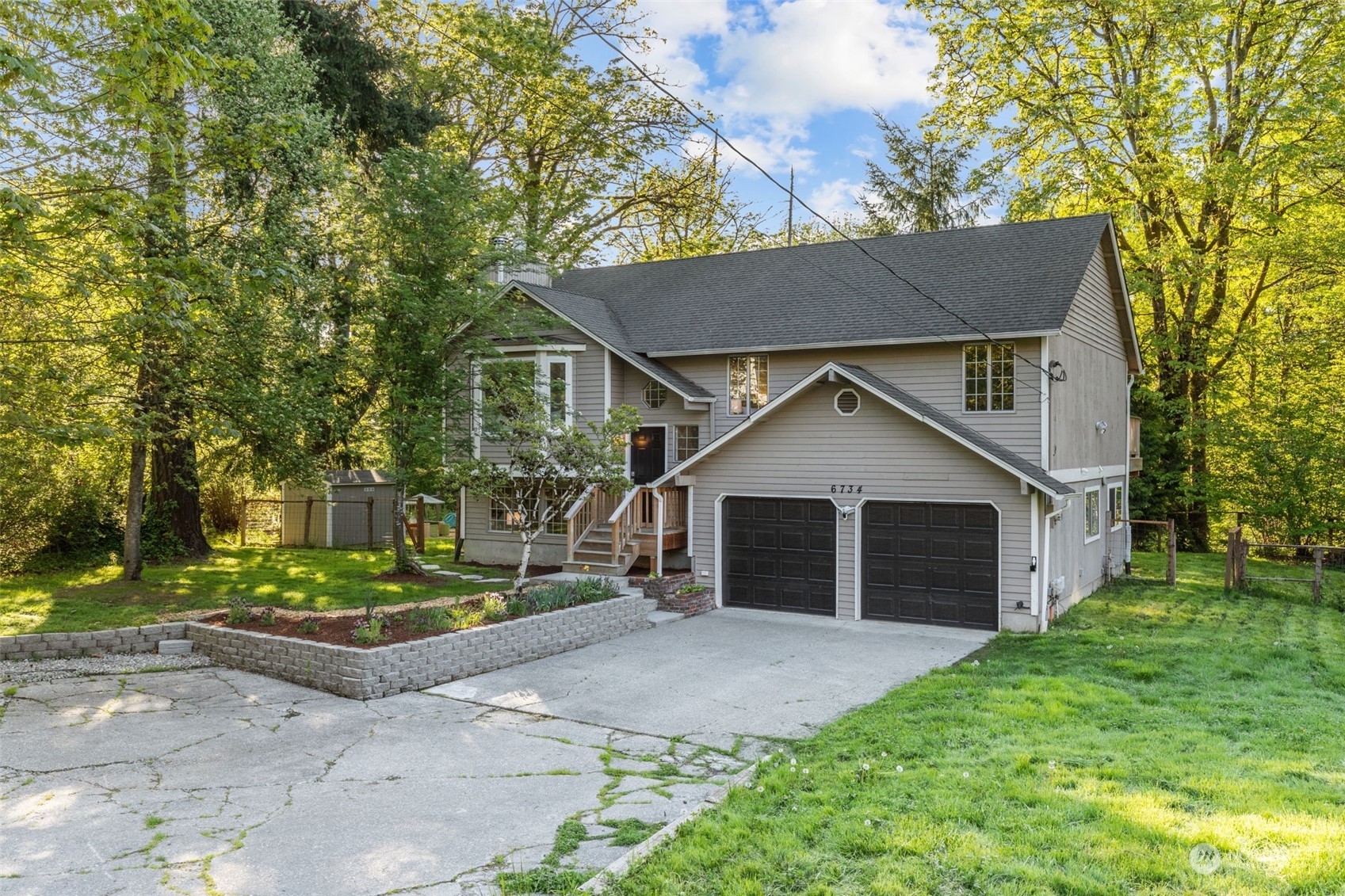 Property Photo: 6734 S 112th Place WA 98178
