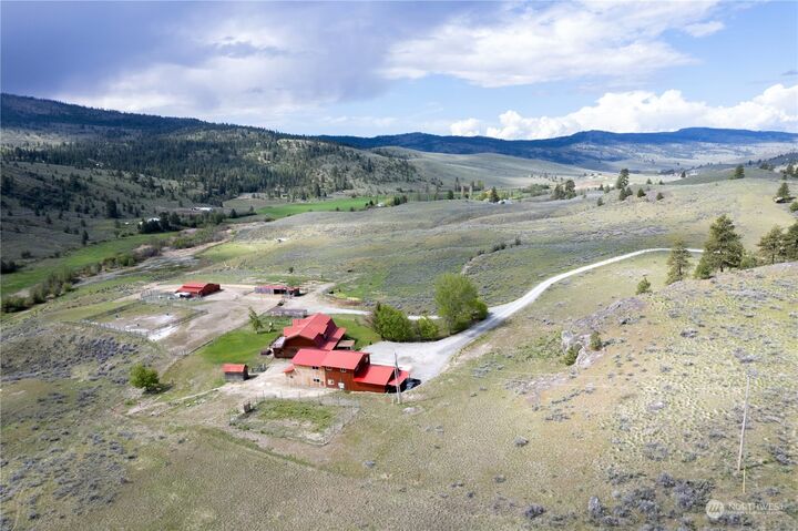Property Photo: 978 Highway 20 WA 98855