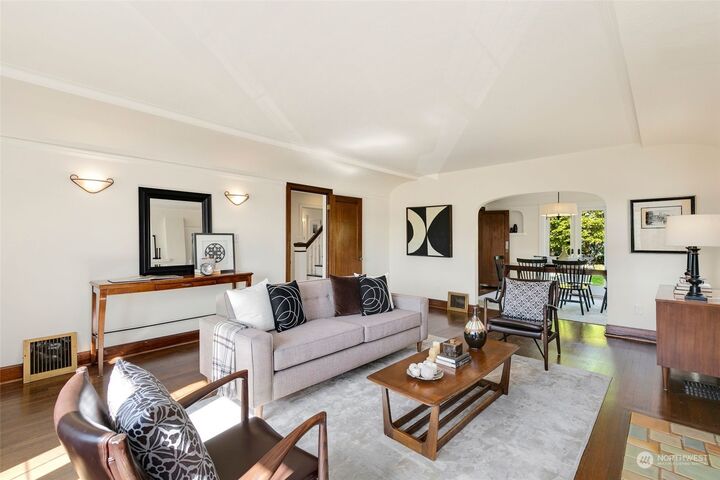 Property Photo:  5748 29th Avenue NE  WA 98105 