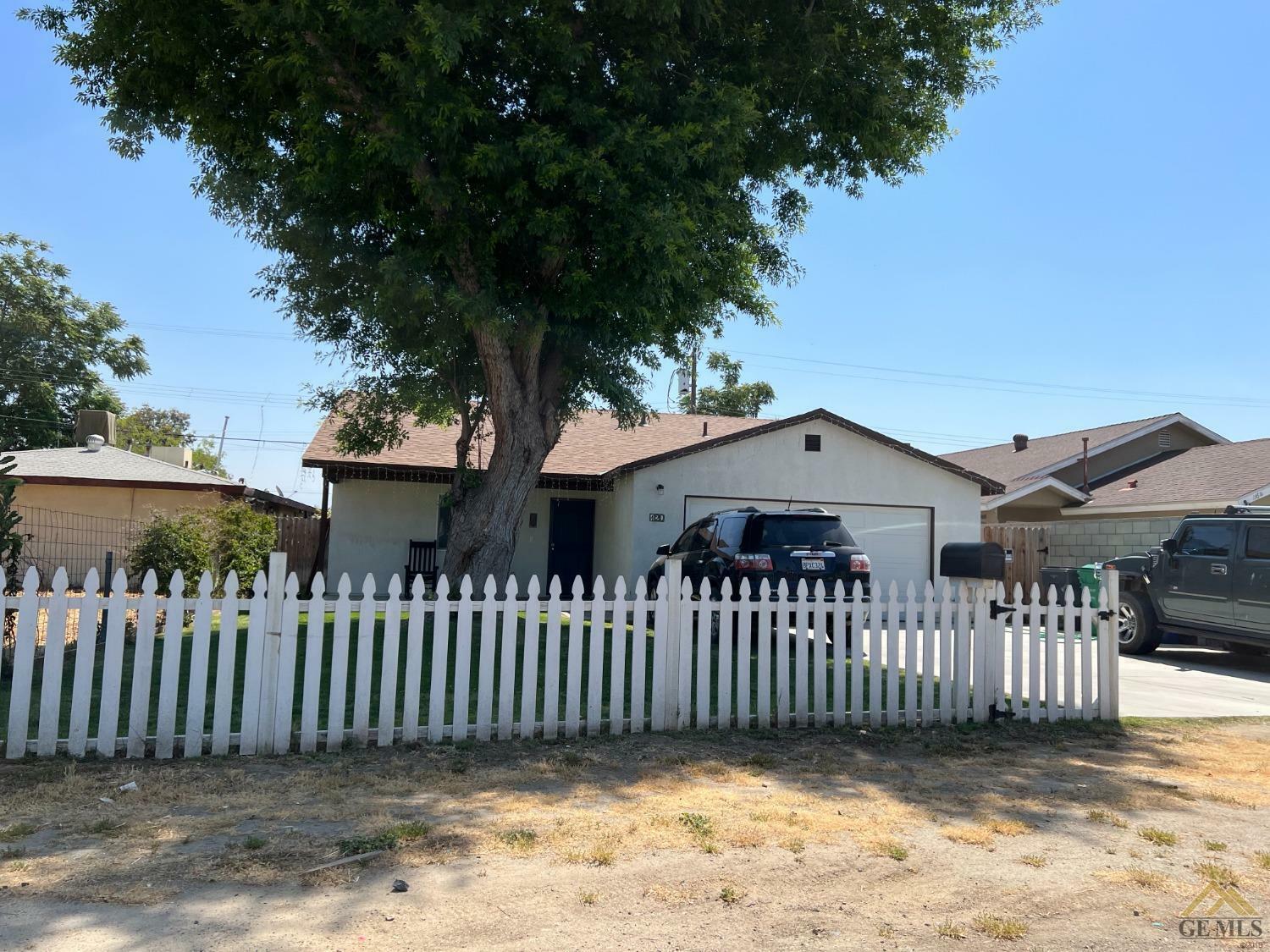 Property Photo: 120 Hopkins Avenue CA 93308