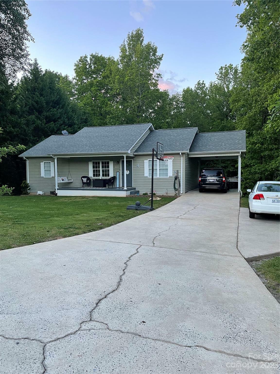 Property Photo: 2884 Tumbleweed Drive NC 28645