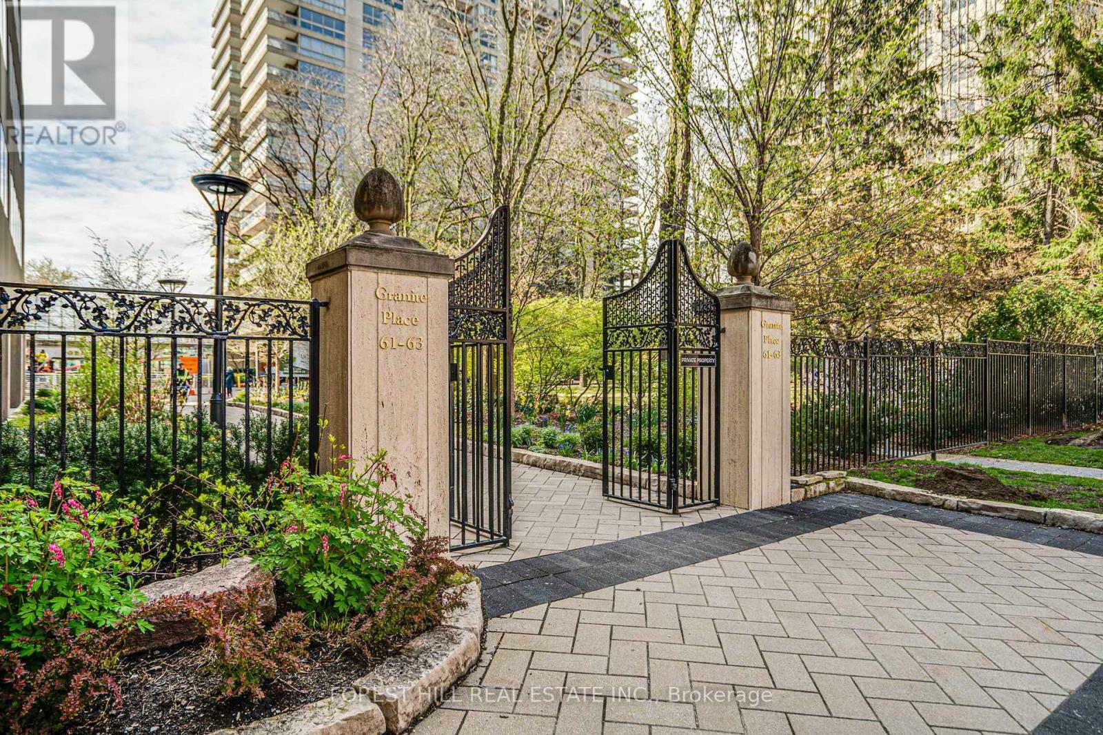 Property Photo:  61 St Clair West 1107  ON M4V2Y8 