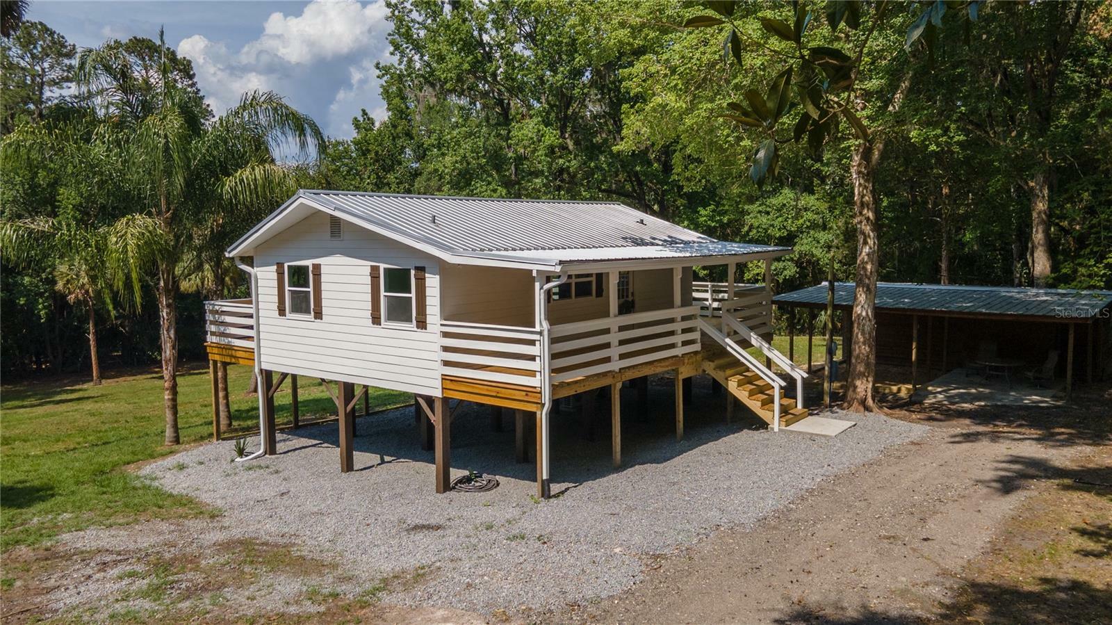 Property Photo:  7005 SE 169th Avenue  FL 32667 