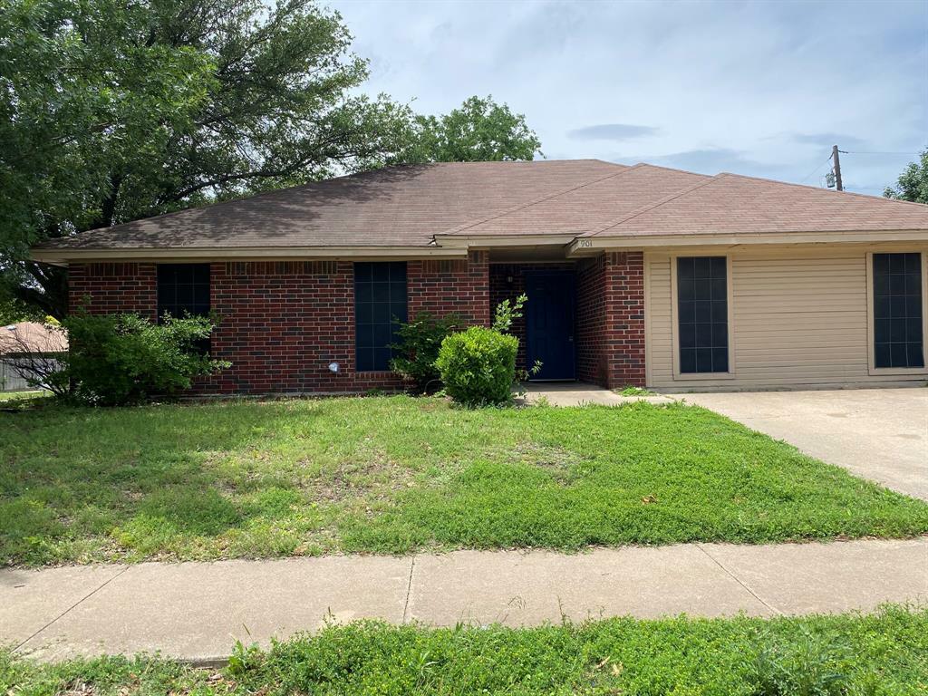 Property Photo: 901 Park Place Boulevard TX 76065