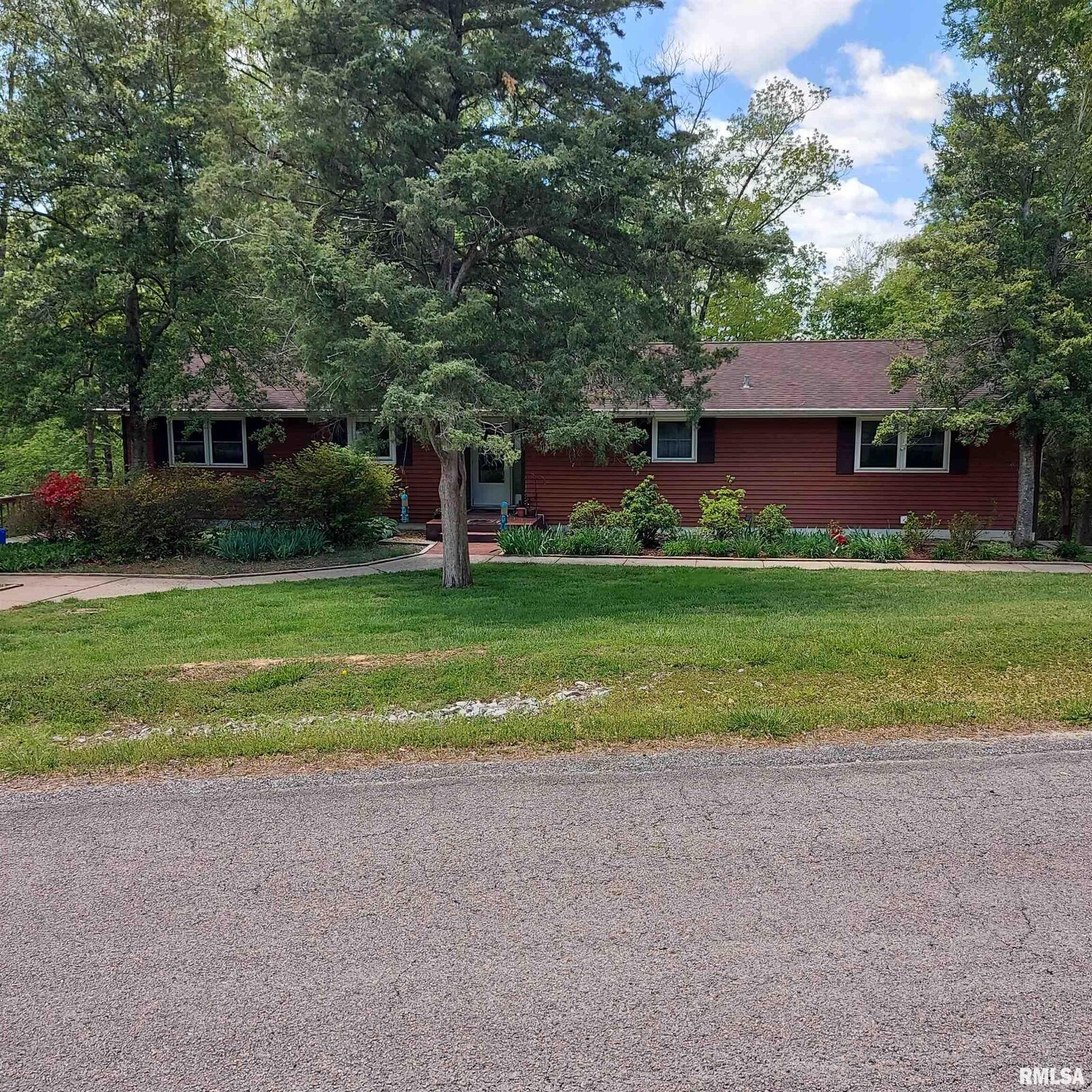 Property Photo: 720 Lakeview Drive IL 62922