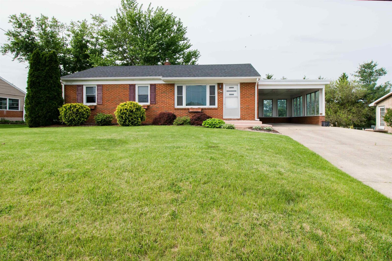 House for sale in Broadway 244 E Springbrook Rd, Broadway, VA 22815