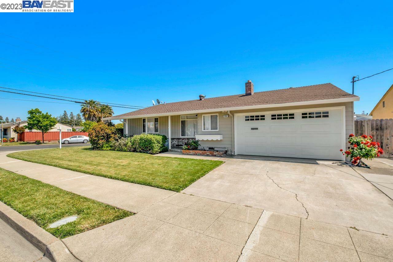 Property Photo: 654 Lebanon St CA 94541