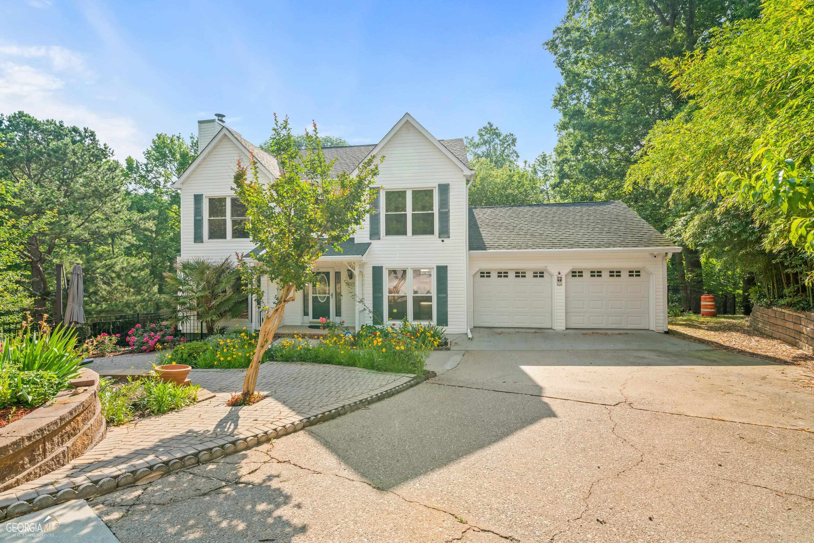 Property Photo: 4827 Glenwhite Drive GA 30096