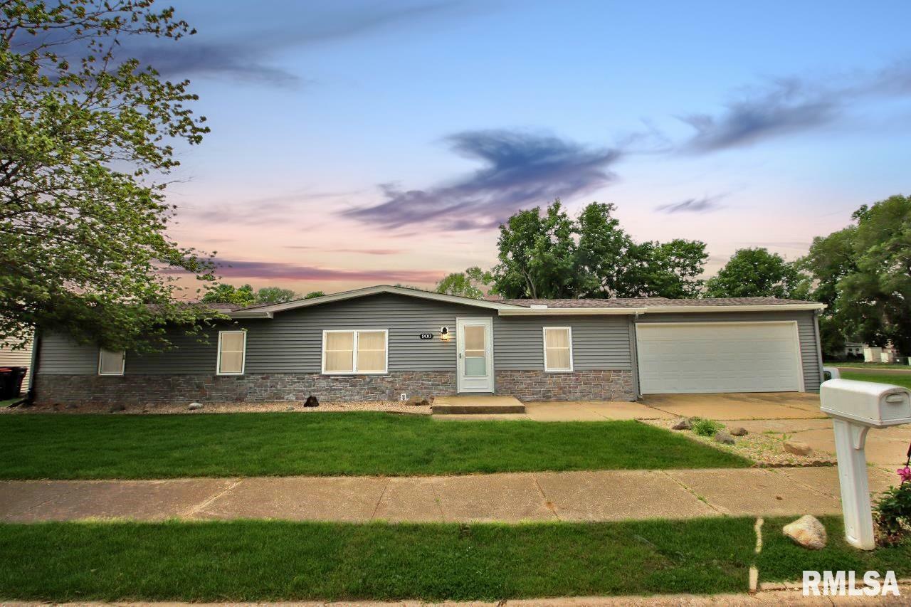 Property Photo: 900 Eisenhower Drive IL 61554