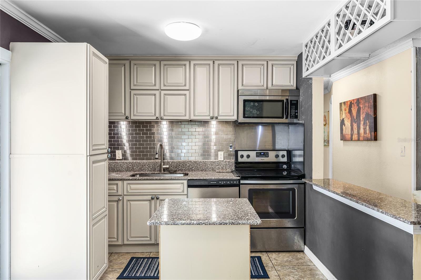 Property Photo: 1512 Pine Avenue FL 32757