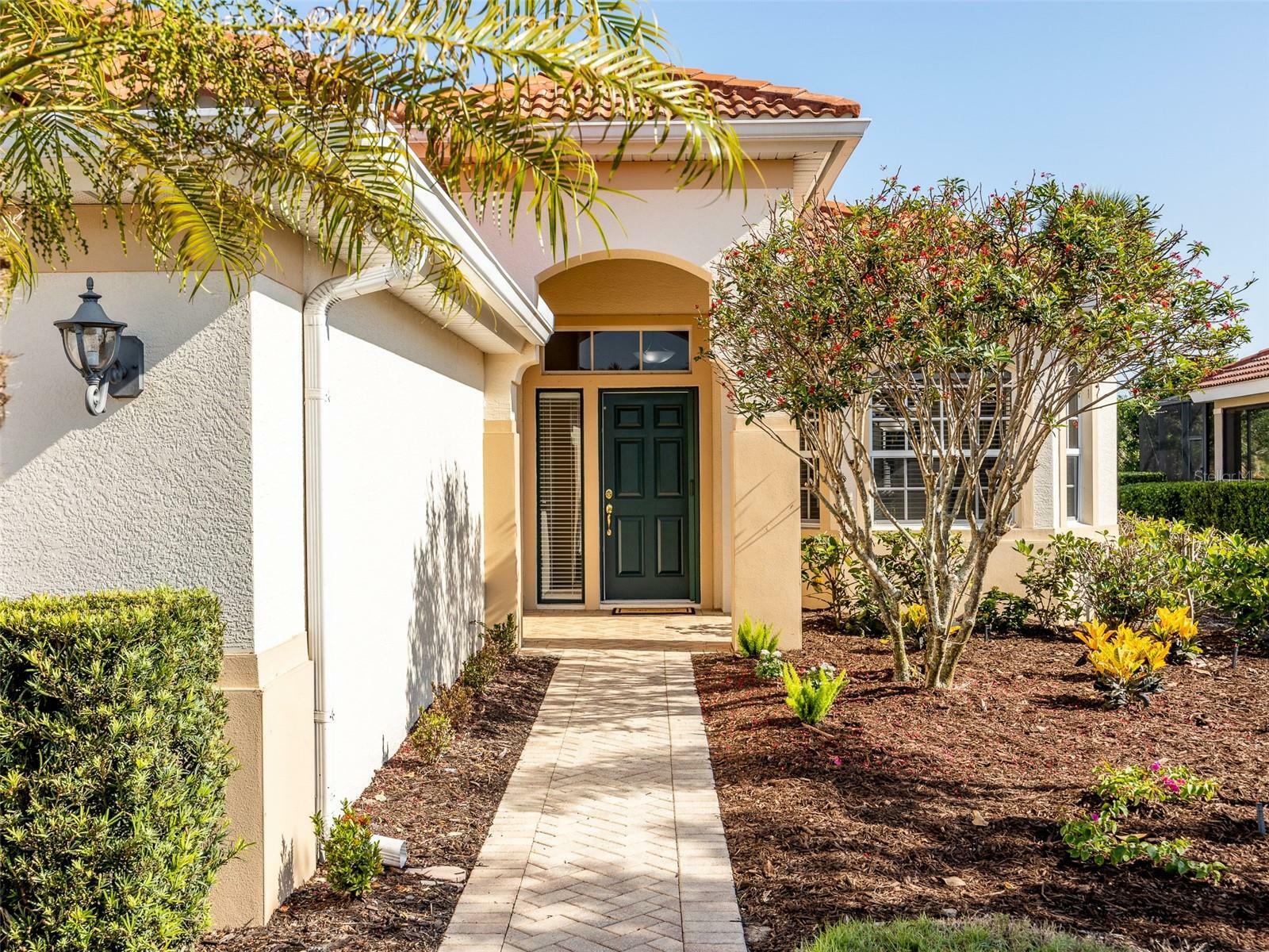 Property Photo: 122 Treviso Court FL 34275