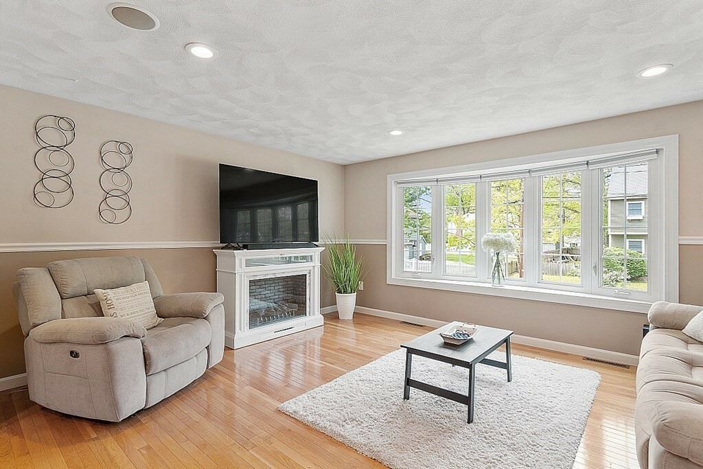 Property Photo: 13 Pinedale Ave MA 01876