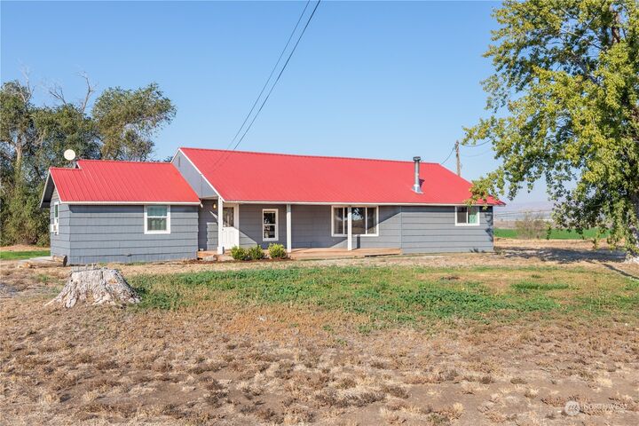 Property Photo:  9328 I.5 Road NW  WA 98823 