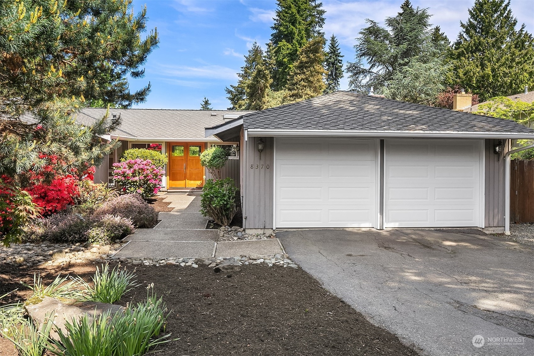 Property Photo:  8370 SE 61st Street  WA 98040 